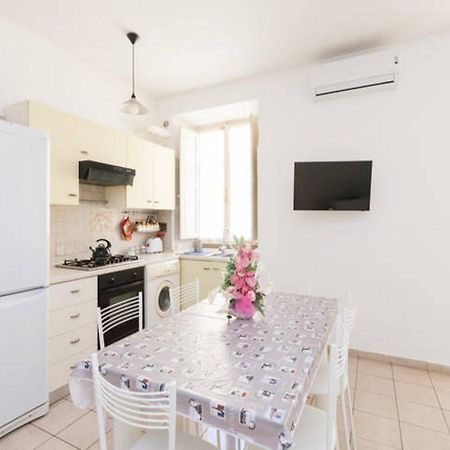 65m² 2 slaapkamer, 1 privé badkamer Appartement in Vaticaan Rome Kamer foto